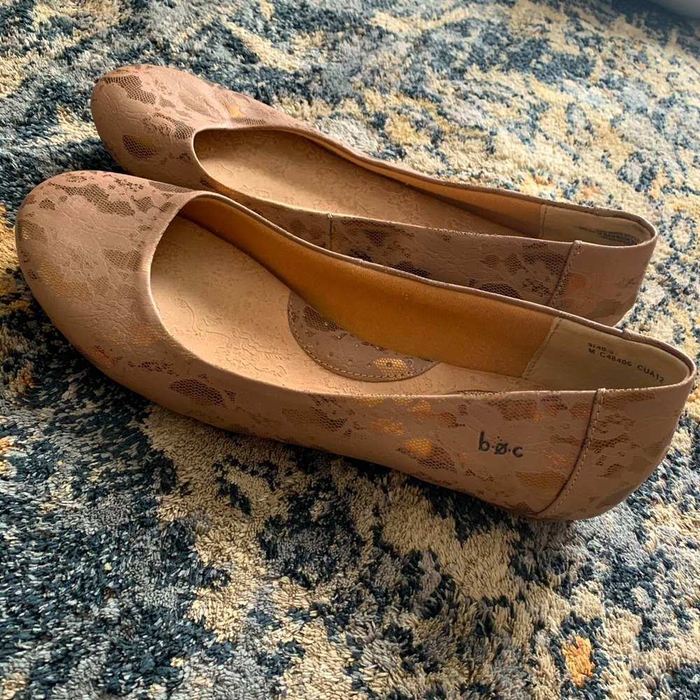 Brown and rose gold floral lace flat